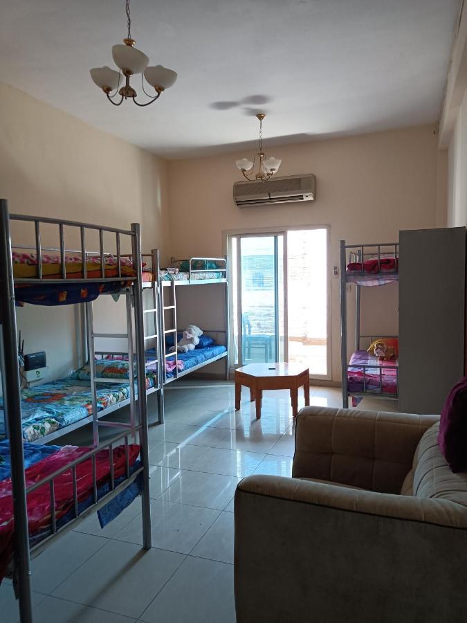 Omar Vacation Hostel Дубай Екстериор снимка