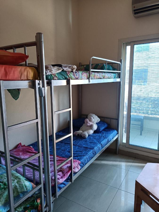 Omar Vacation Hostel Дубай Екстериор снимка