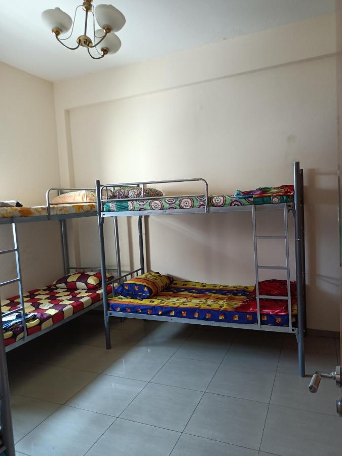 Omar Vacation Hostel Дубай Екстериор снимка