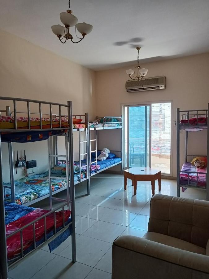 Omar Vacation Hostel Дубай Екстериор снимка