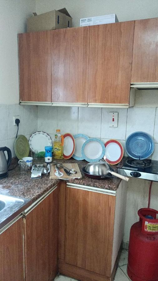 Omar Vacation Hostel Дубай Екстериор снимка